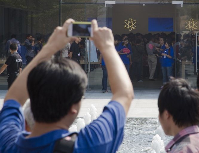 iphone-apple-production-shenzhen