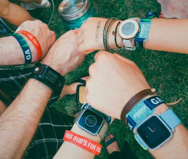 fitbit-absorbe-pebble
