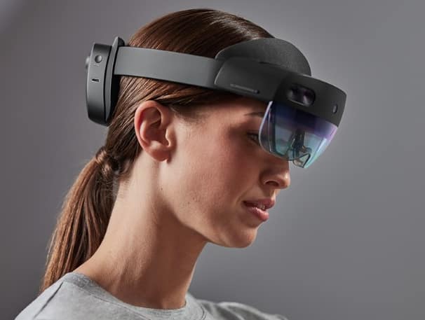 HoloLens 2 : Microsoft lance son« casque holographique » en entreprise